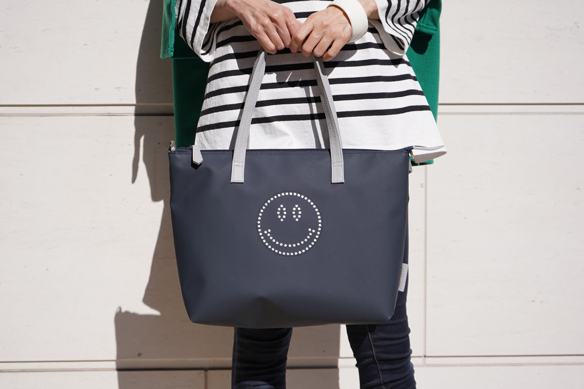 【2022年最新】雨の日バッグのおすすめ素材 PVC PU素材って?梅雨時期対策にも