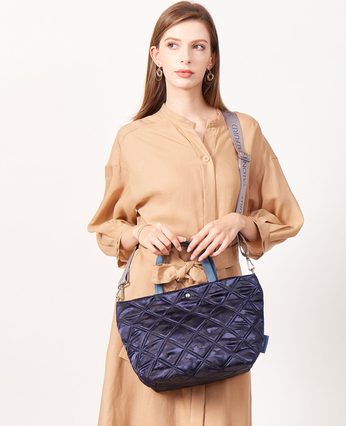 モデル着用カラー:カラー:ネイビー×アッシュブルー(※ショルダーは別売)