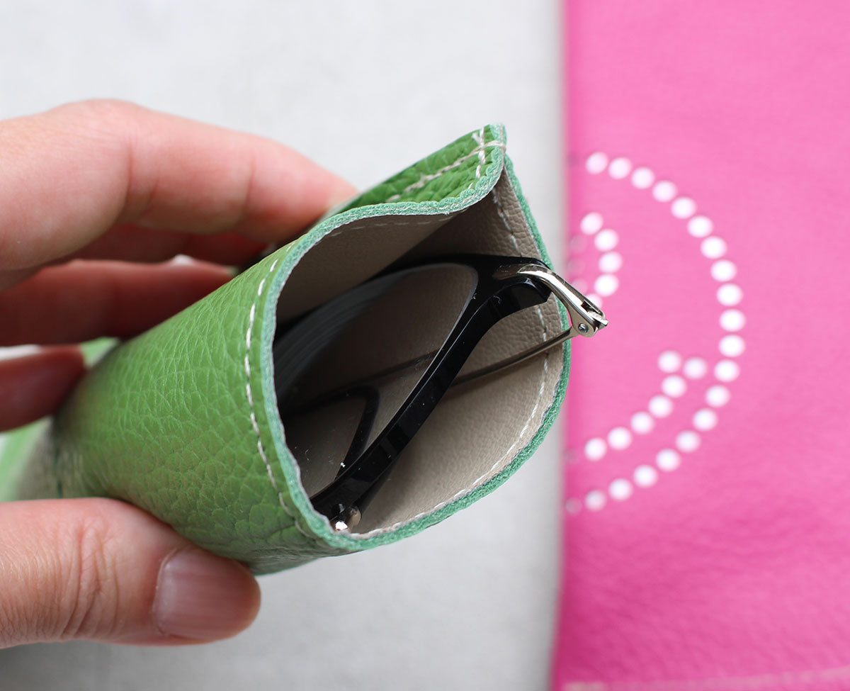 1718-la スマイル 眼鏡ケース