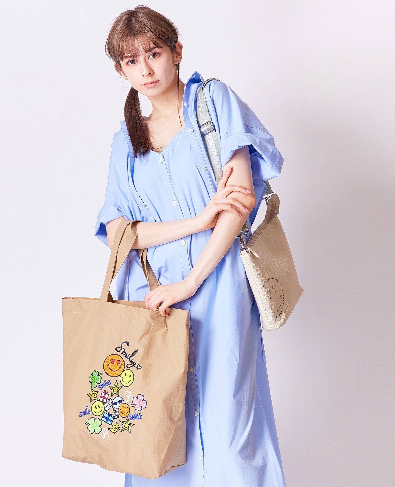 モデル着用カラー:ベージュ(※ポシェットは別売)