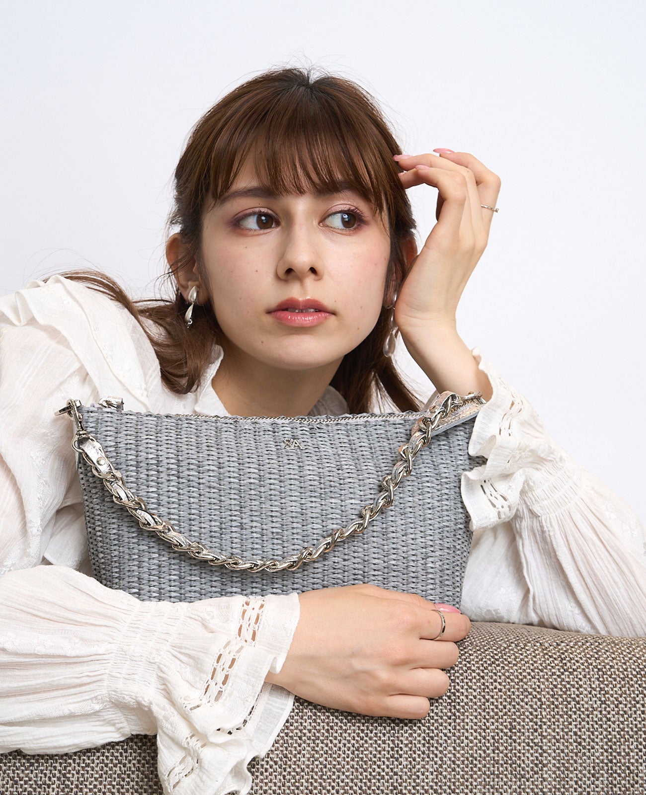 モデル着用カラー:グレイ×シルバー