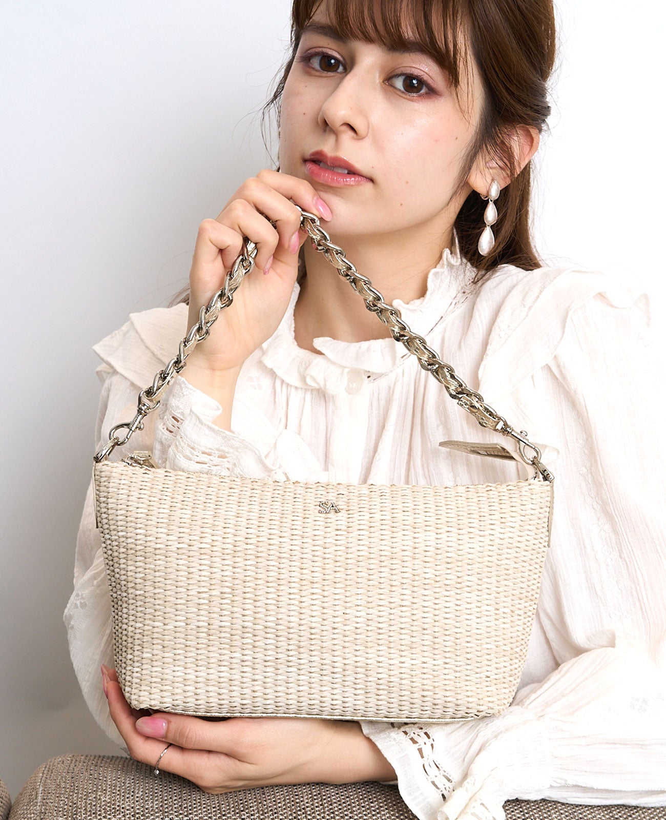 モデル着用カラー:ベージュ×ゴールド