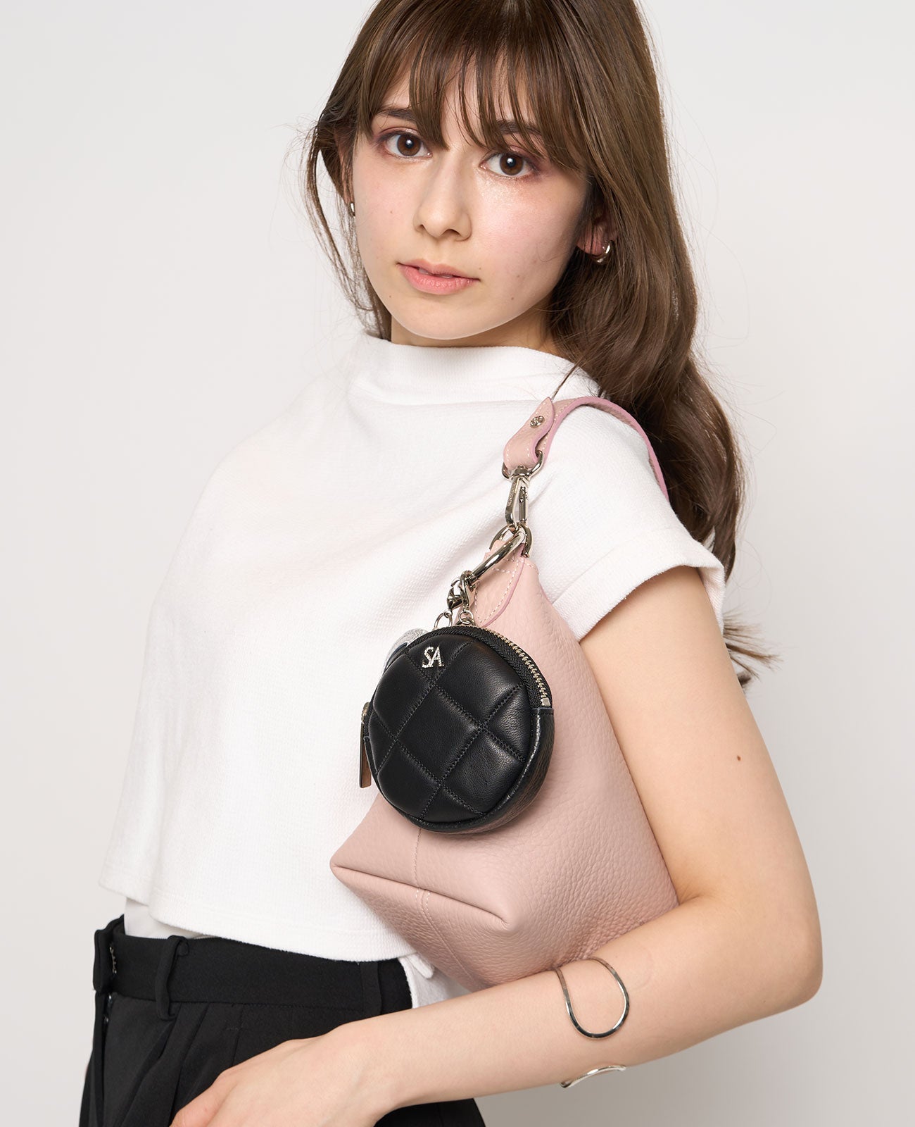 ファッションに華やかなアクセントを