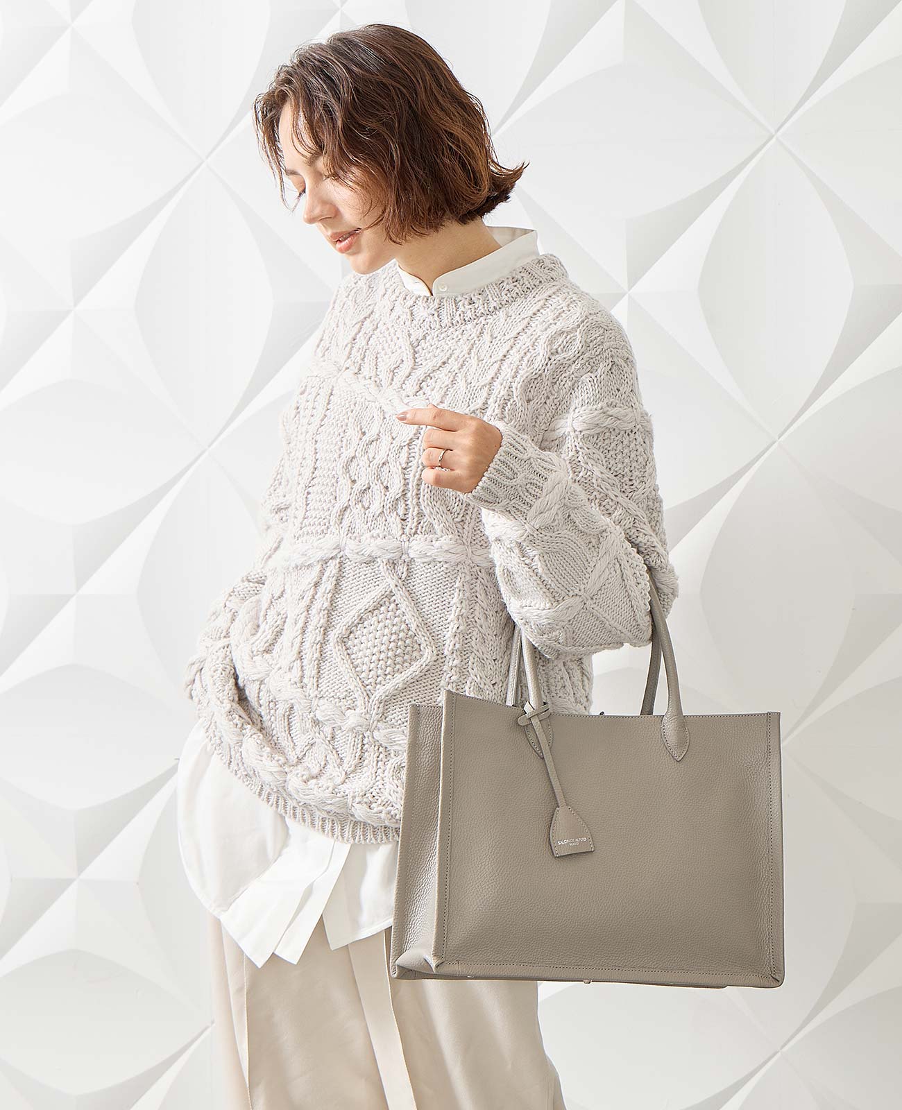 モデル着用カラー:セメント