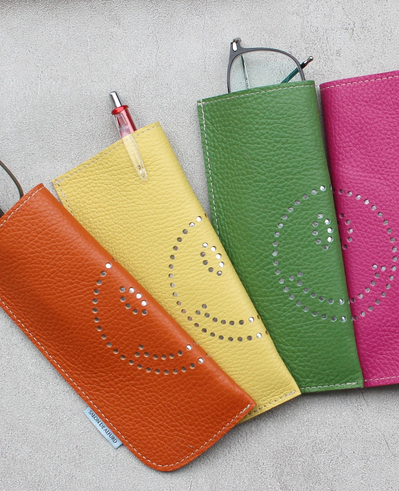 1718-la スマイル 眼鏡ケース