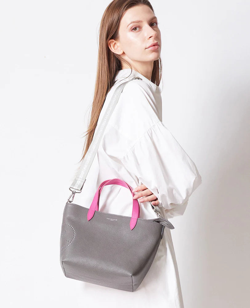 ※底の仕様が実際と異なります ※ロングショルダーは別売