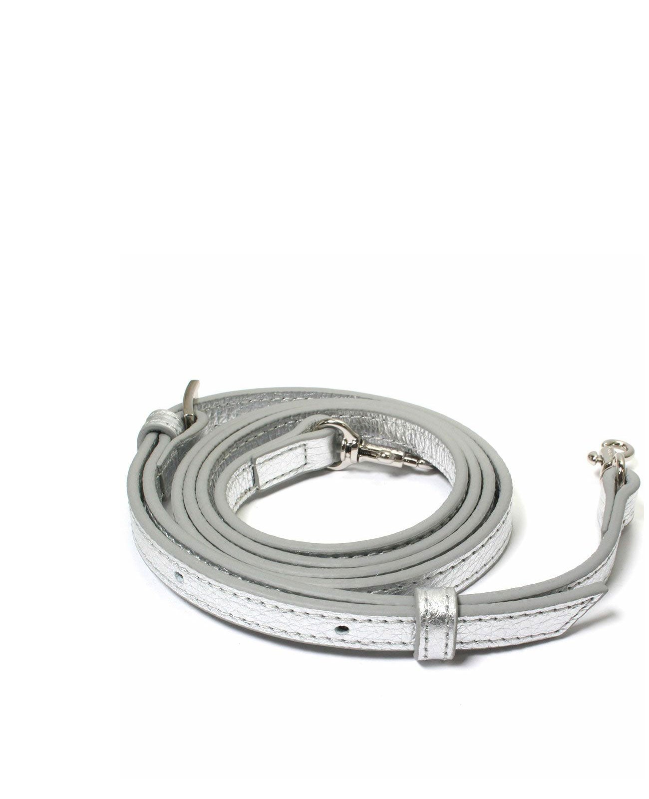 カラー: シルバー