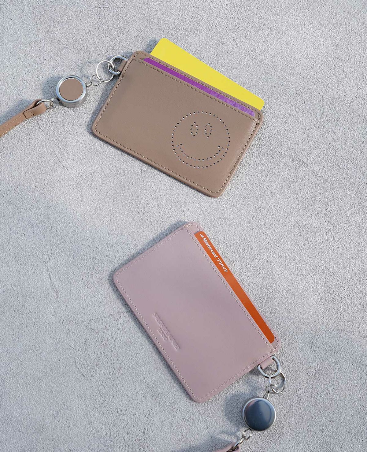 スマイルパンチング リール付きパスケース 1703