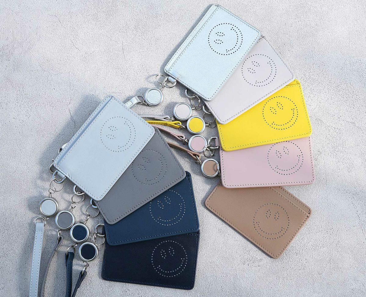 スマイルパンチング リール付きパスケース 1703