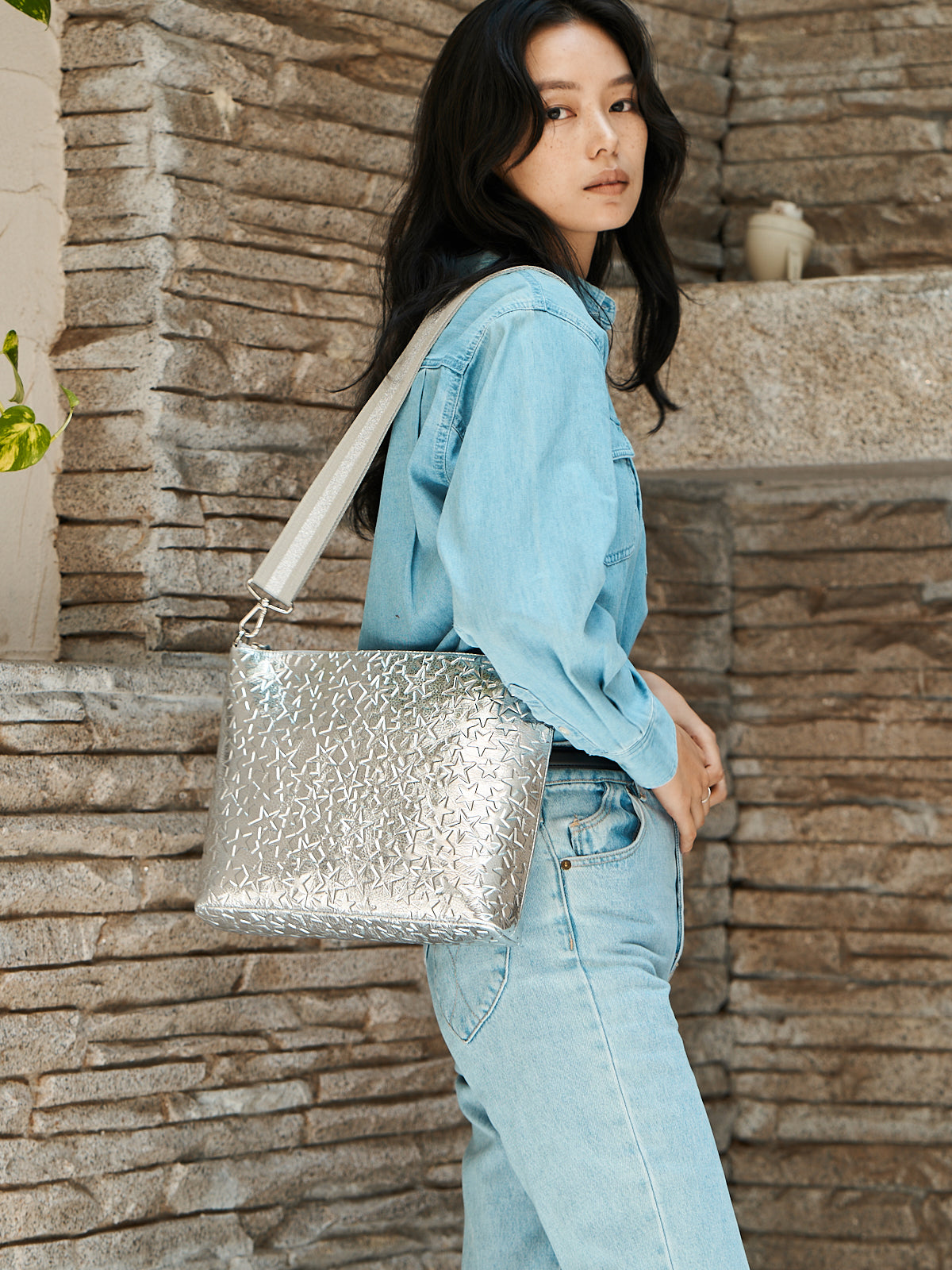 モデル着用カラー：シルバー