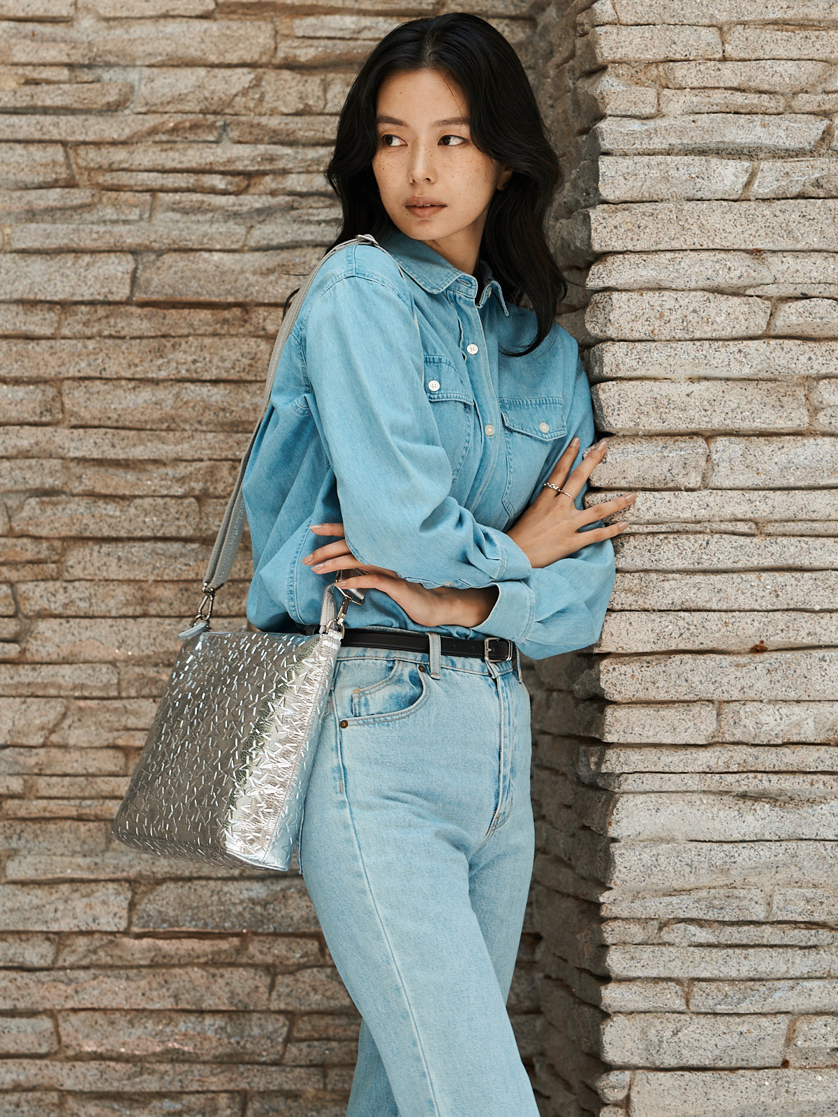 モデル着用カラー：シルバー