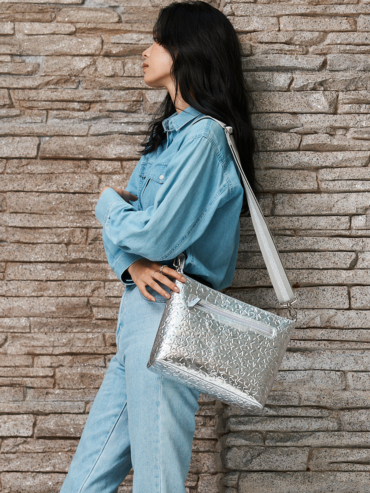 モデル着用カラー：シルバー