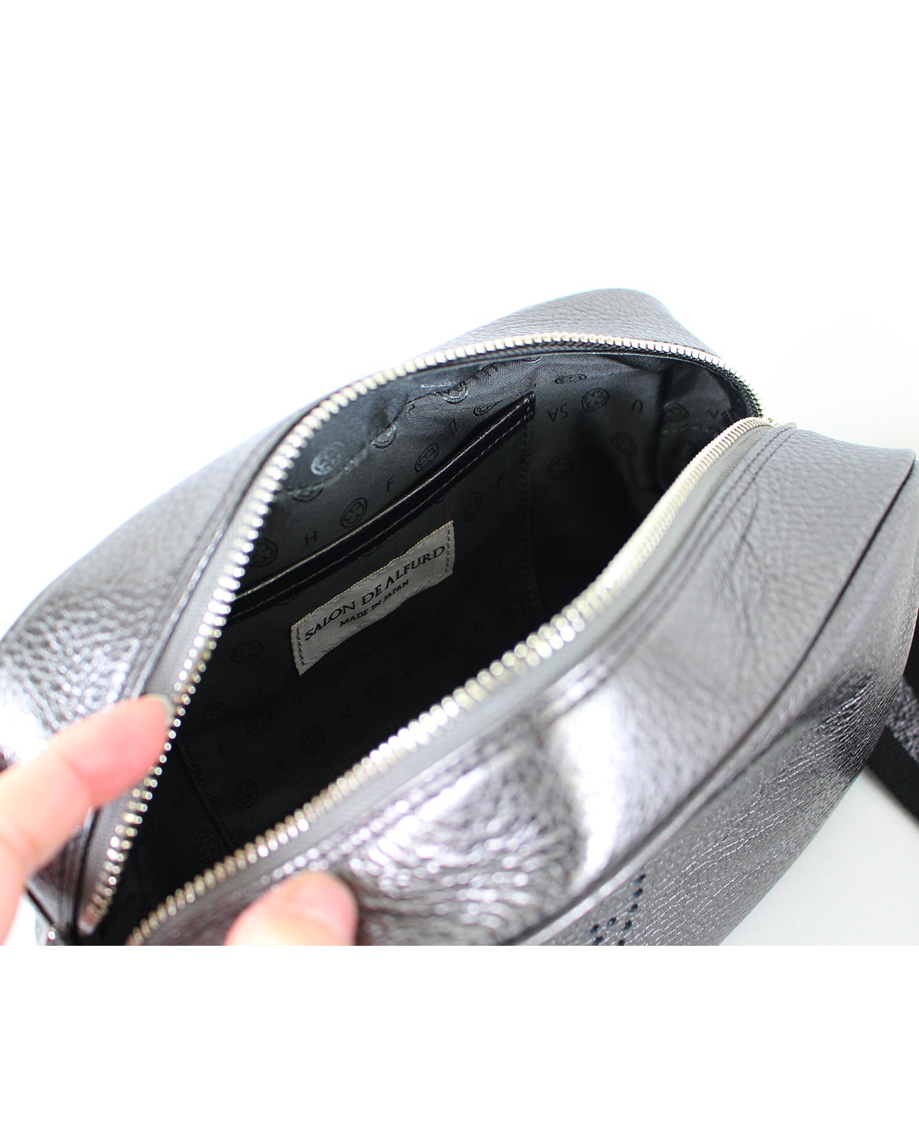 バッグ内側にはオープンポケットを装備。