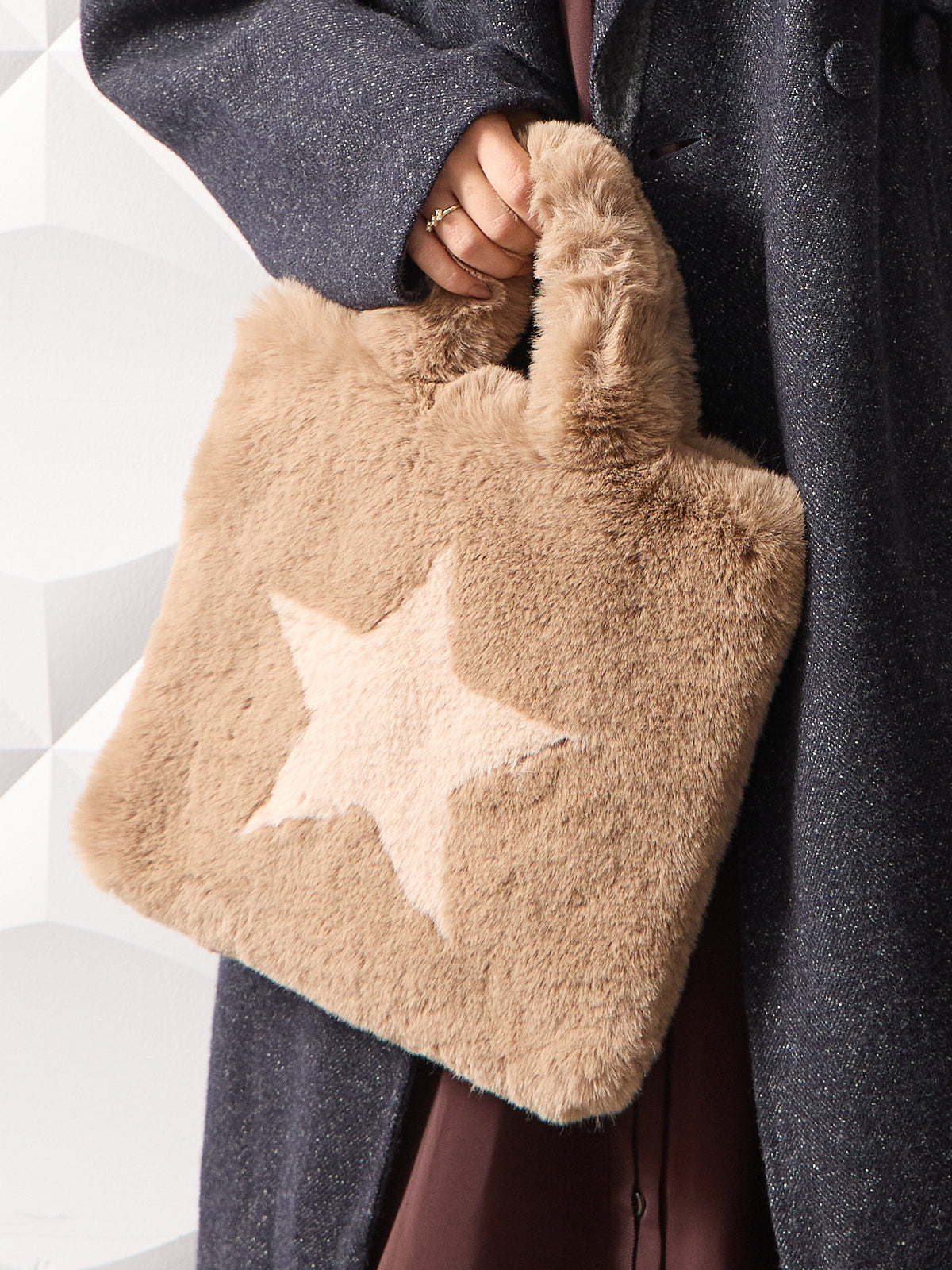 モデル着用カラー：モカ