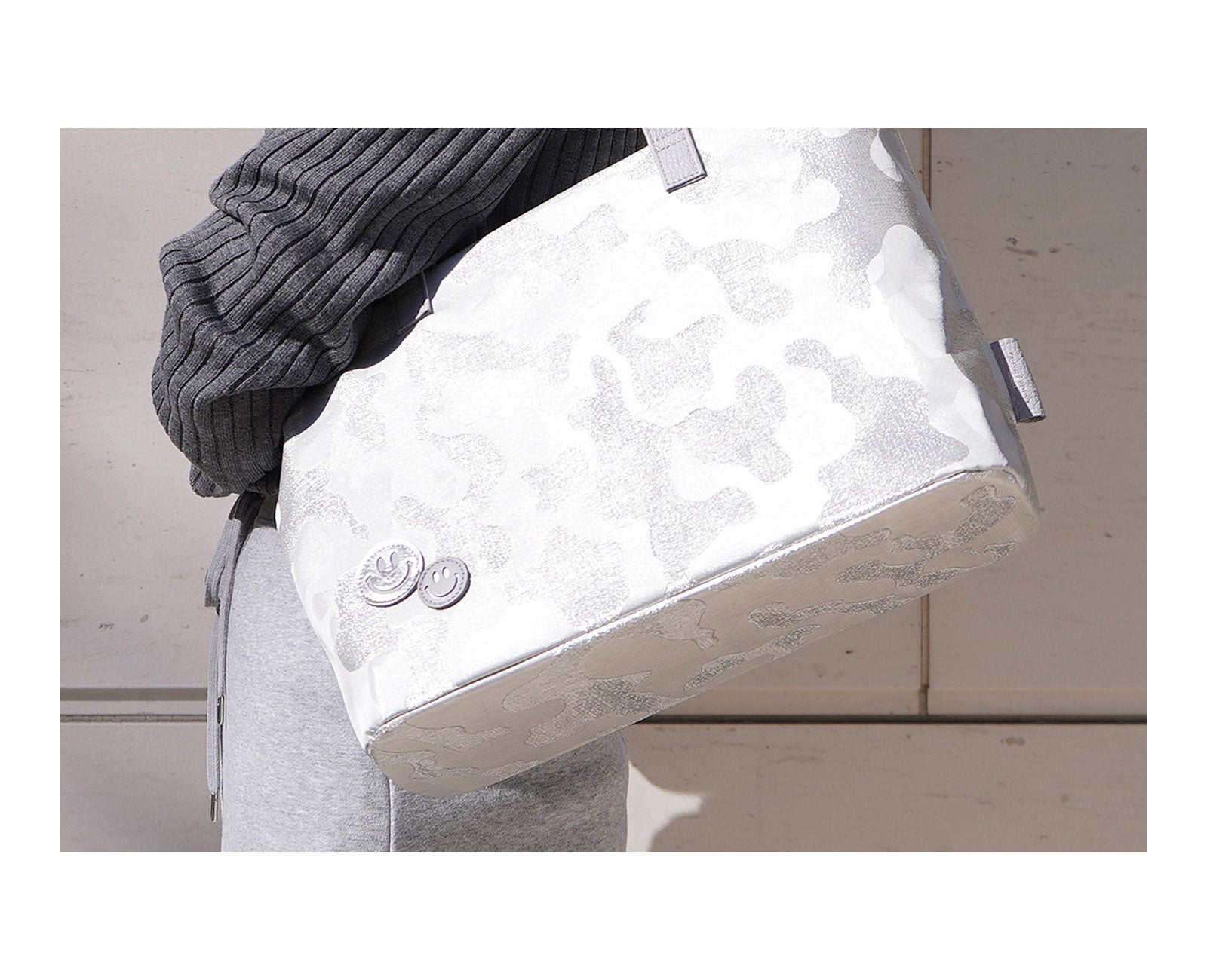20％OFF  [OUTLET] スマイル グリッターカモフラ フランチェスカ トートバッグ 1623-02