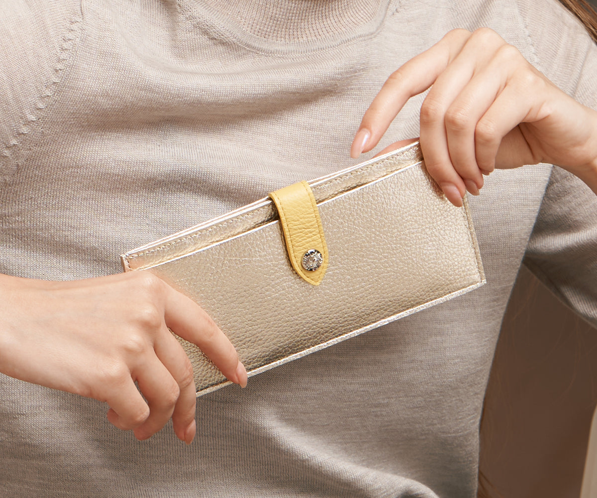 気品を纏う、洗練された大人のゴールド