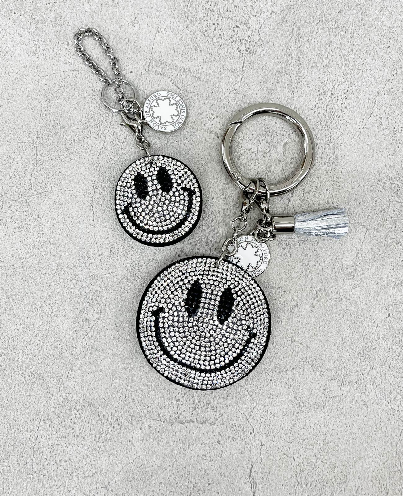 ※大きいチャームは別売りです。