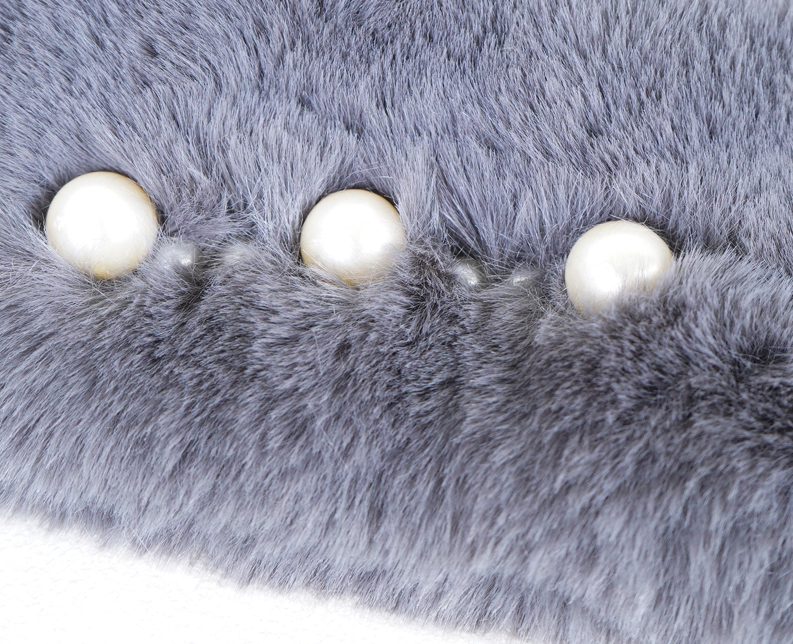 大小のパールが奏でる、控えめで華やかなアクセント