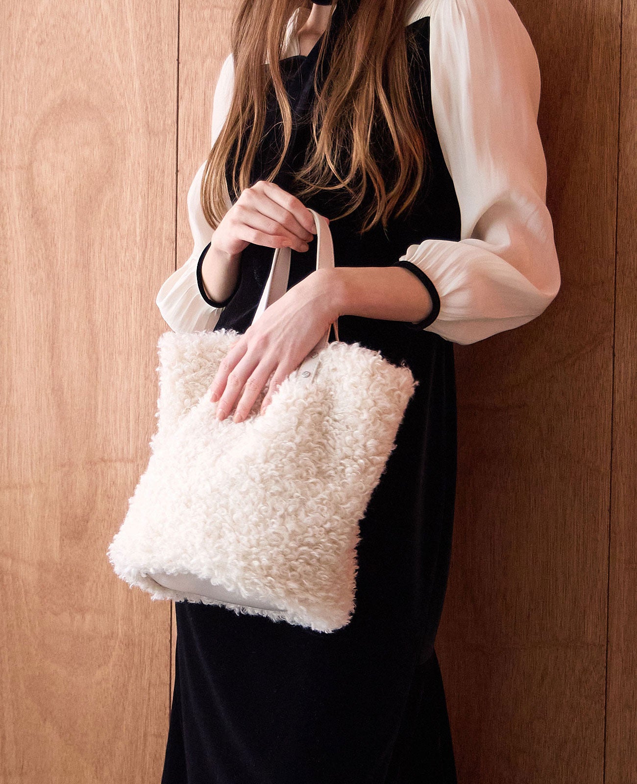 モデル着用カラー：アイボリー（カルガンラム風）