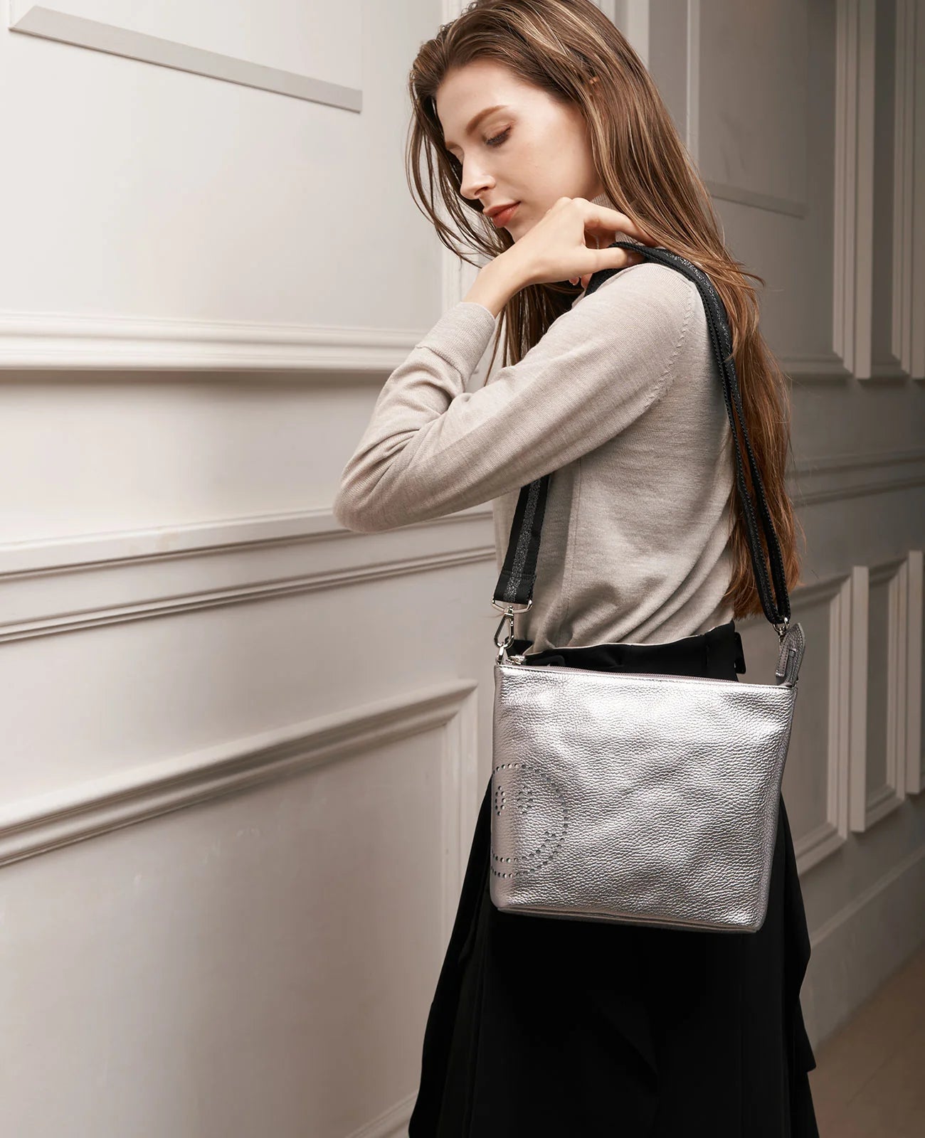 美品☆サロンドアルファード☆スマイル パンチングホリゾンタルポシェット 美品☆サロンドアルファード☆スマイル パンチングホリゾンタルポシェット