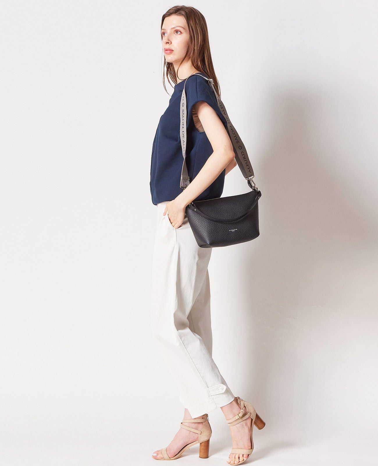 モデル着用カラー：ブラック