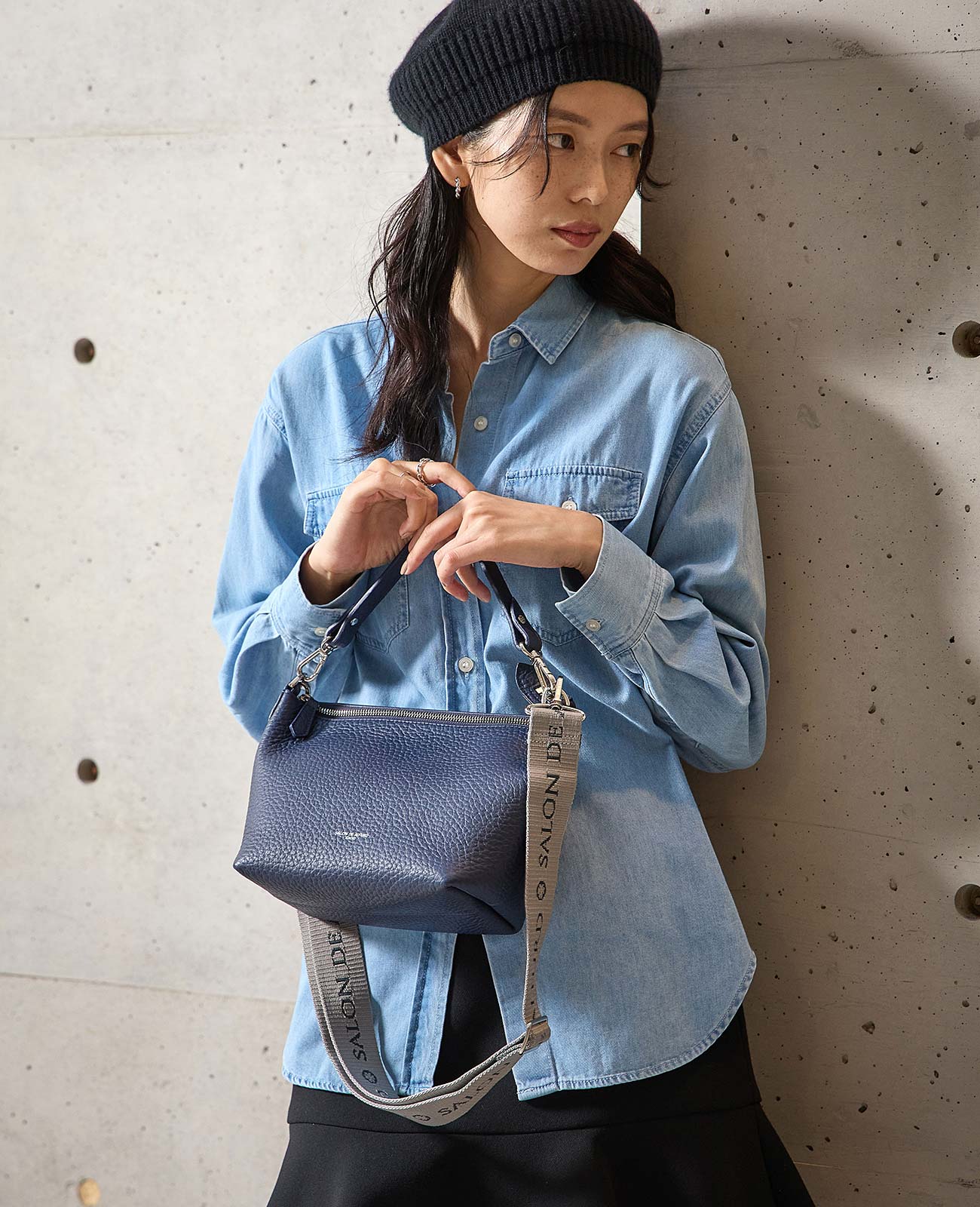 モデル着用カラー：ネイビー ※ショルダーの仕様が異なります