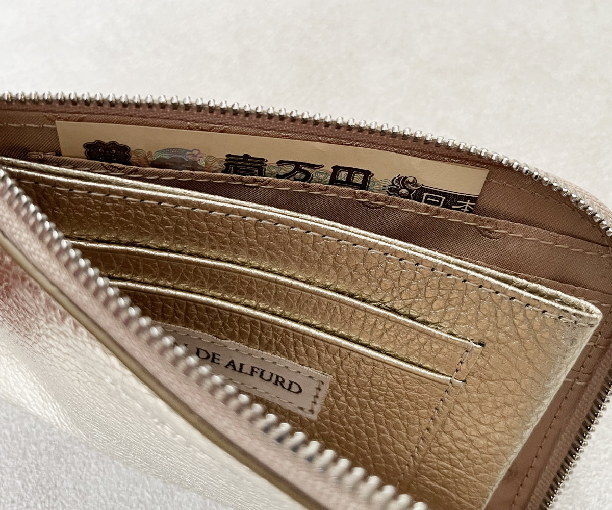 お札もすっきり収まる、安心の収納スペース