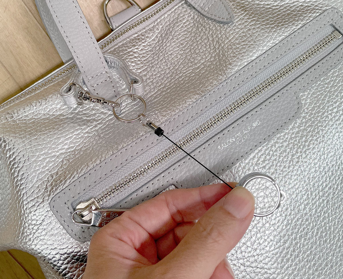 【防災の日モデル限定特典❶】伸びるリール付きストラッププレゼント