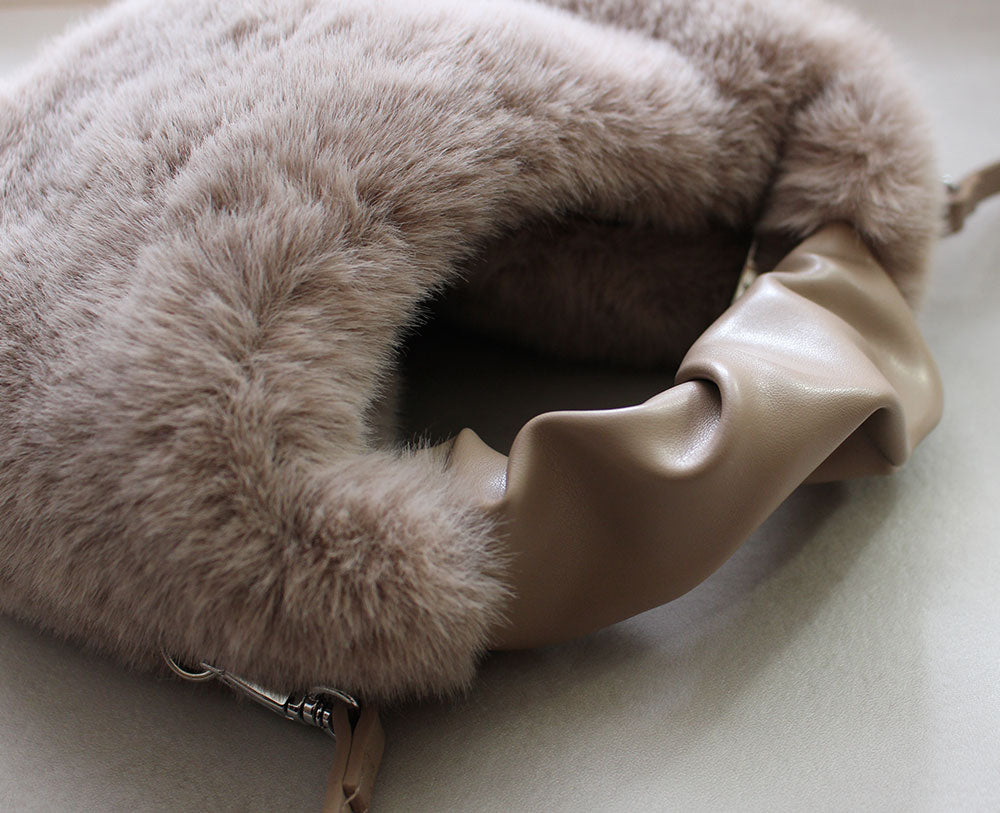 クシュッと握れるハンドルが、大人のおしゃれ心をくすぐります。