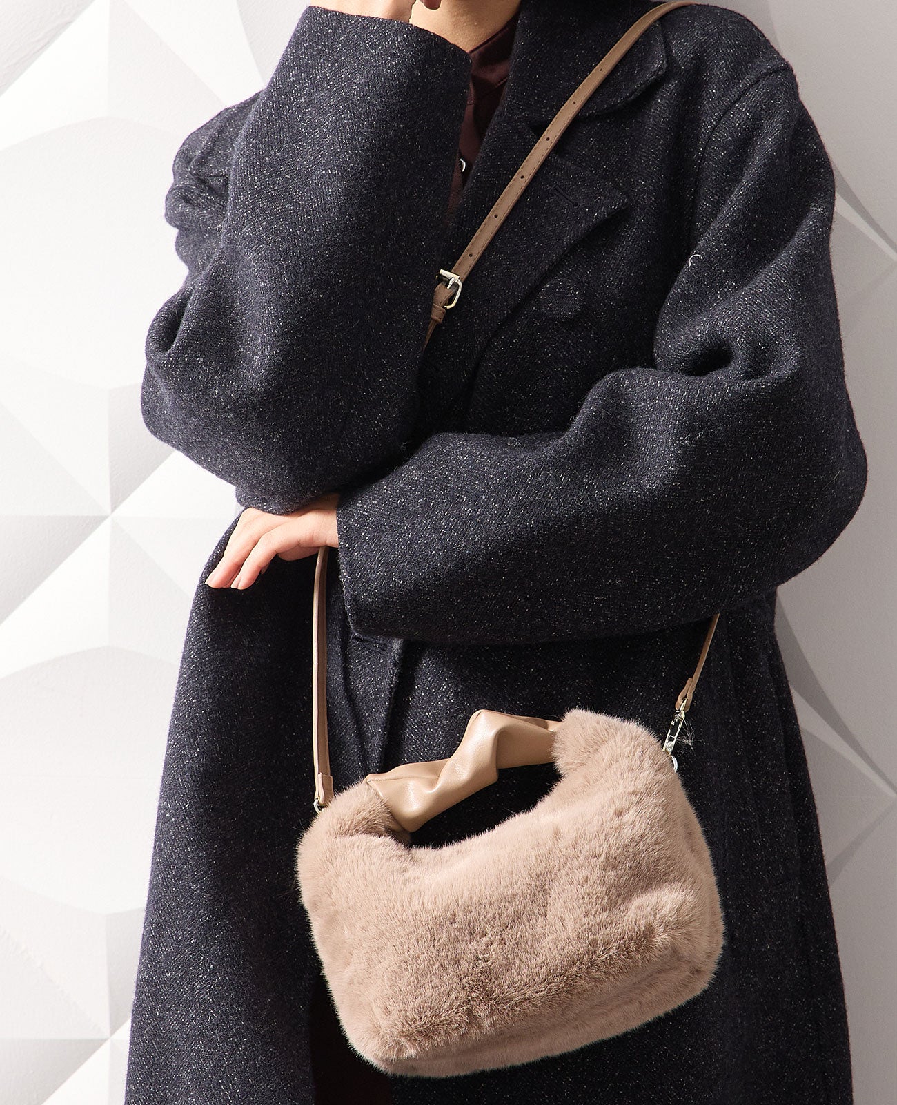 モデル着用カラー：グレージュ