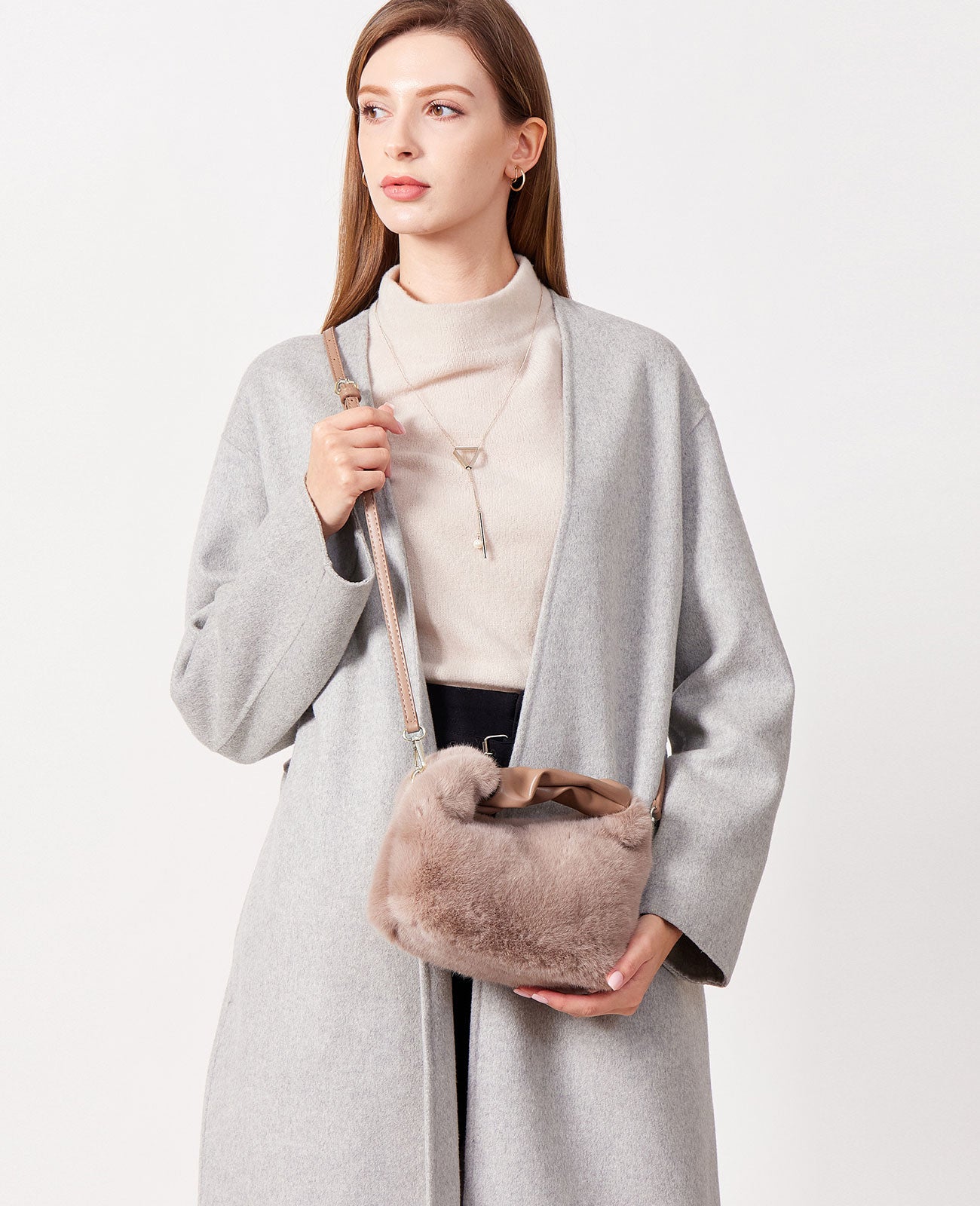 モデル着用カラー：グレージュ