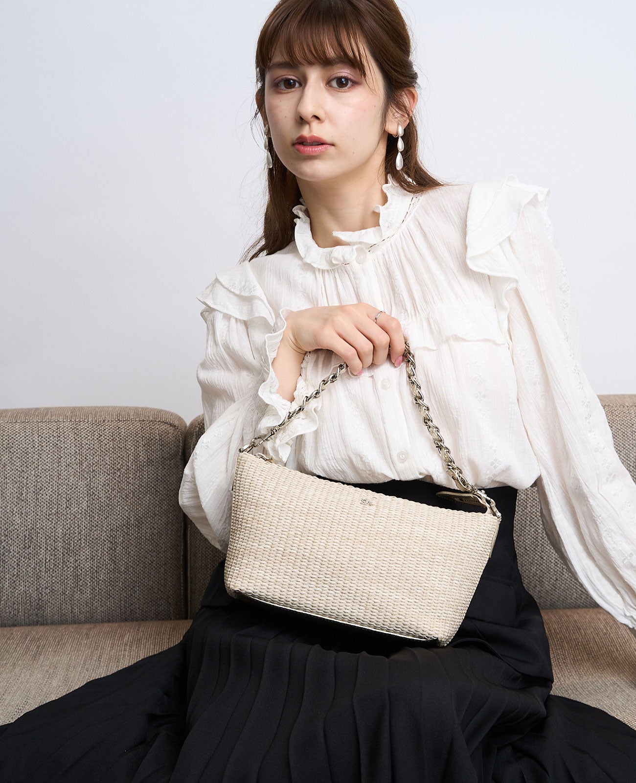 モデル着用カラー：ベージュ×ゴールド
