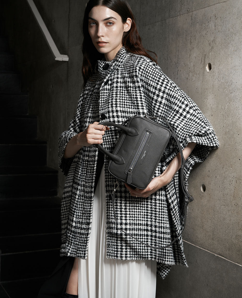 モデル着用カラー：グラファイト