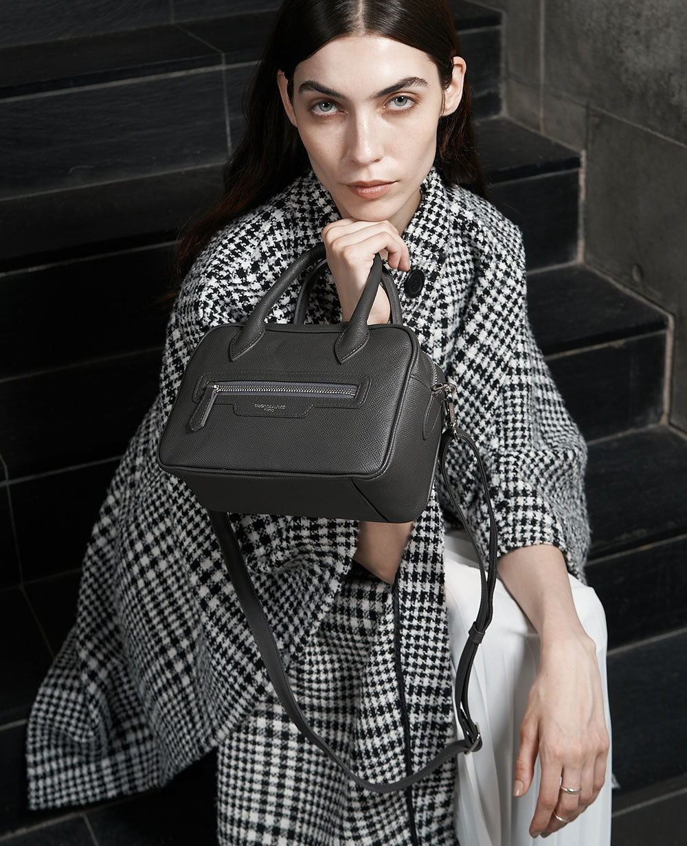 モデル着用カラー：グラファイト