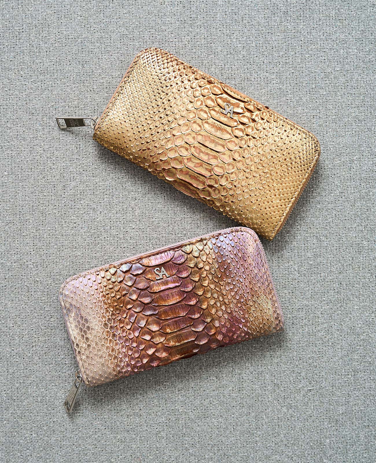 上）ゴールド、下）アンティークルーチェ