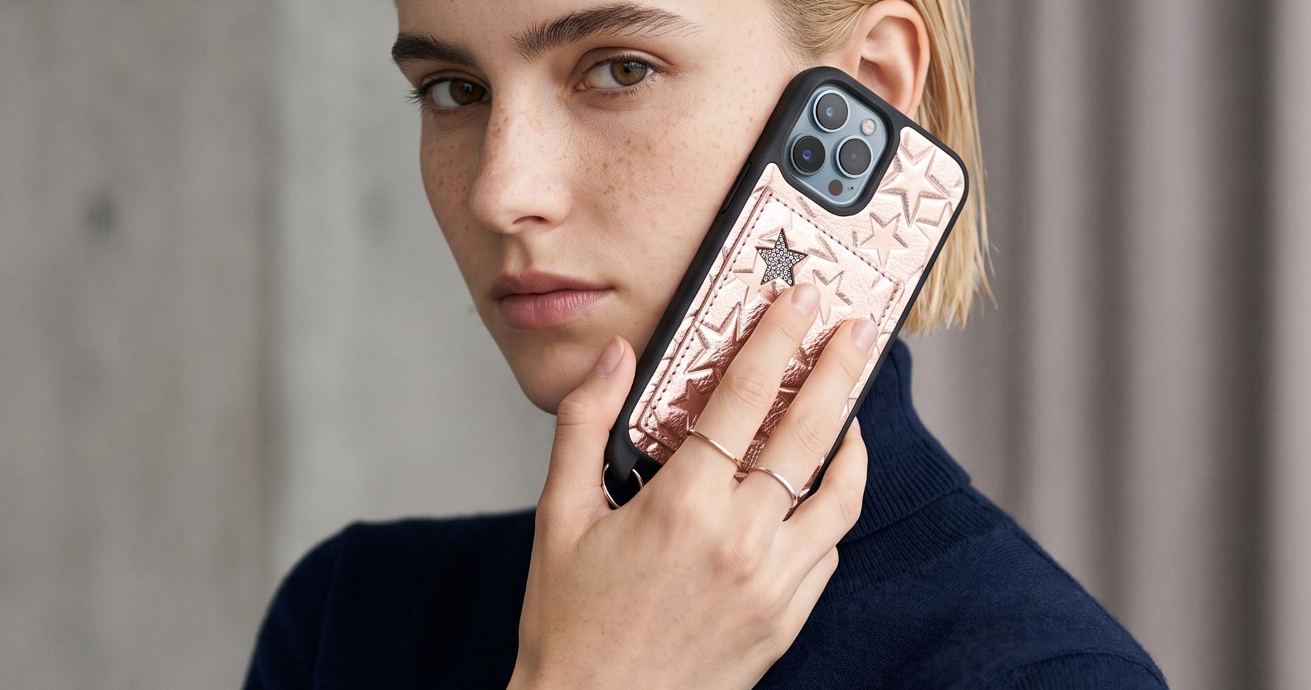 サロンドアルファード 東京広尾発アイコニックなスマイルマークの