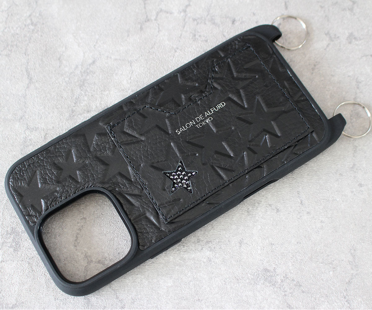 夜空に瞬く一番星を見つけた時のような、ときめきを毎日に。イタリアンシュリンク型押しレザーに、クリスタルガラスをあしらったスターをデザイン。