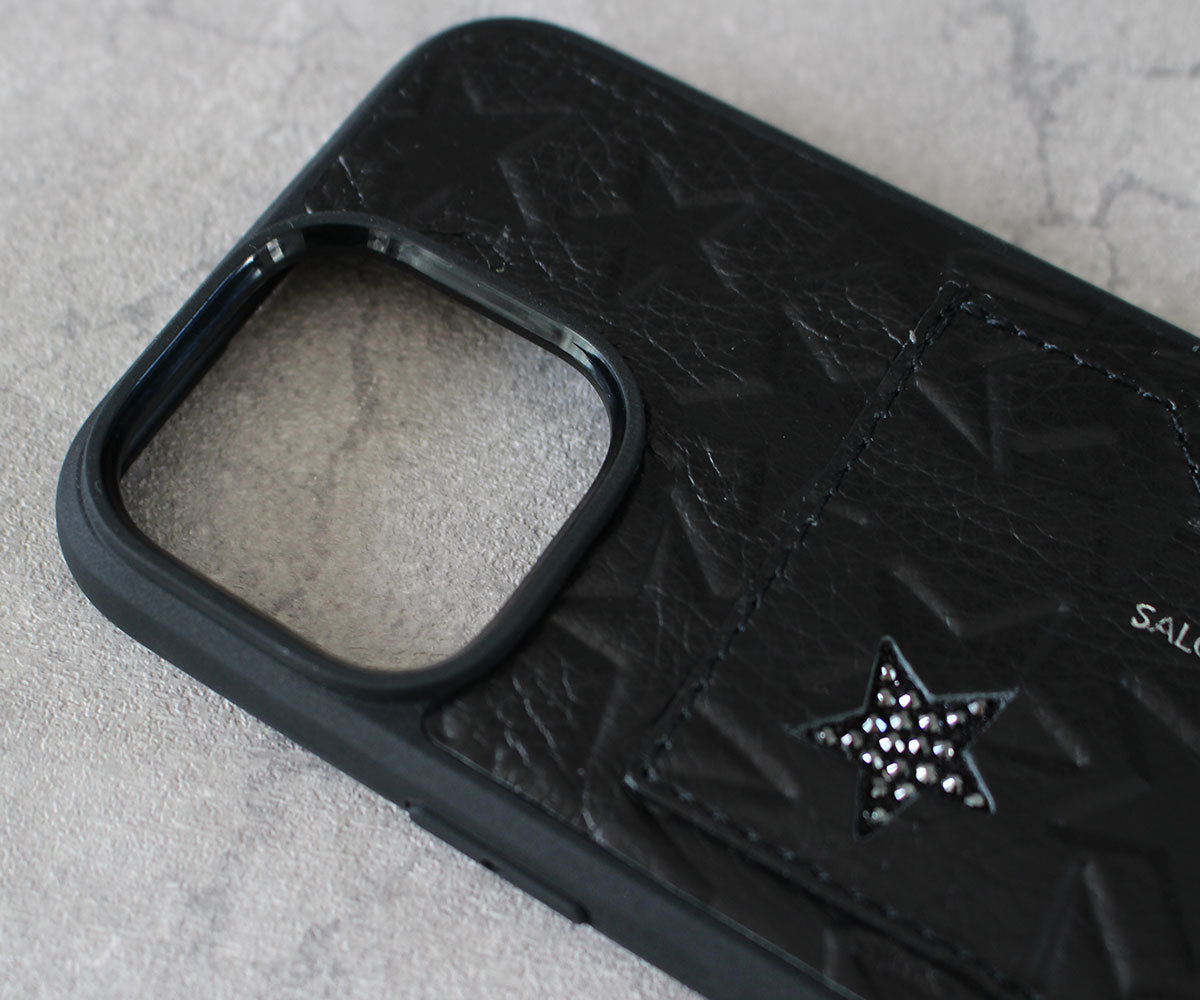 カメラホールの位置も、機種ごとにぴったりフィット。