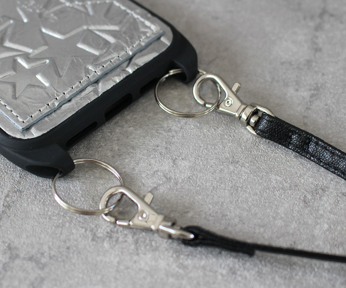 ショルダーが“つけにくい”を解消。金具のサイズを選ばない、嬉しい二重リング付き。