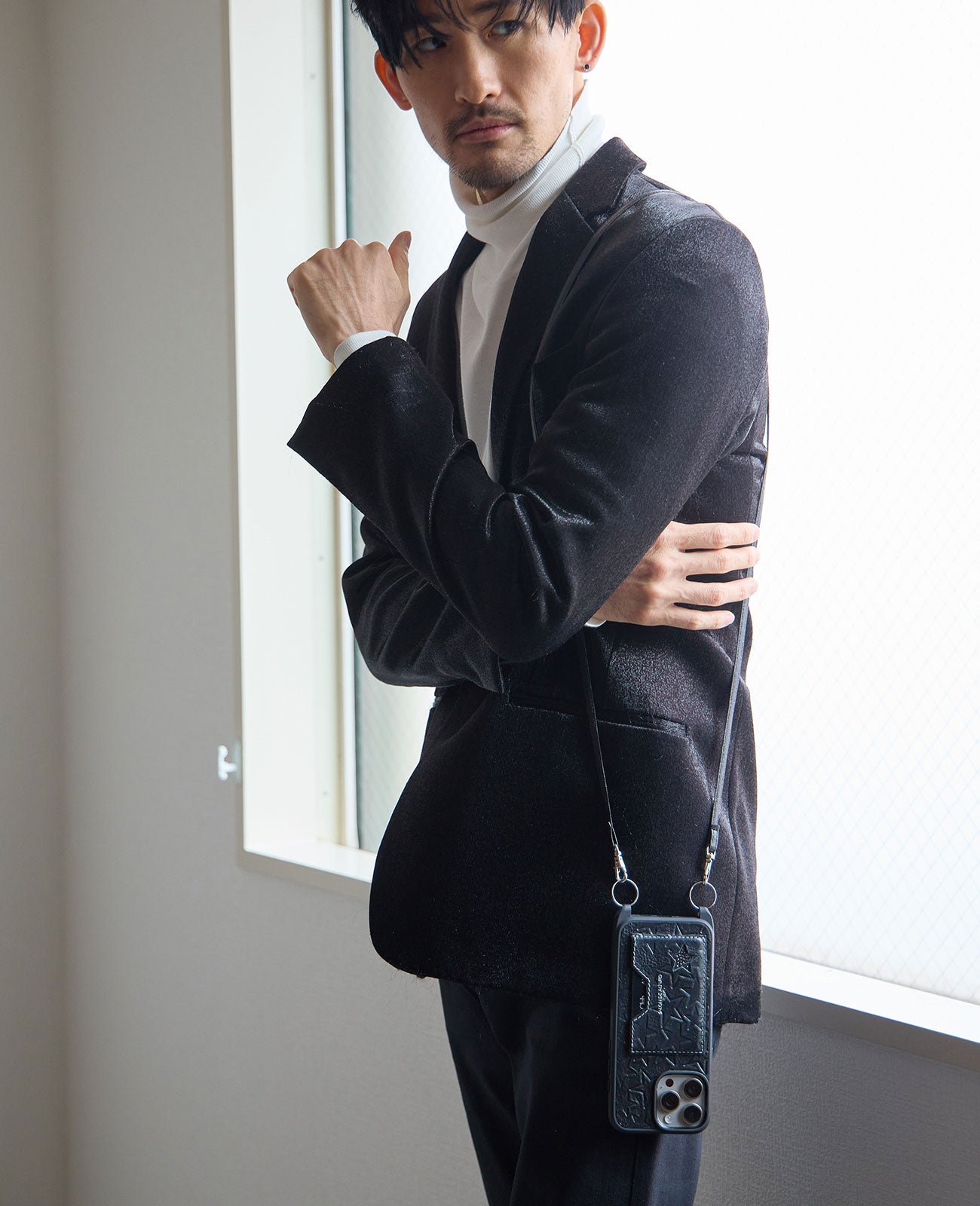 付属のショルダーはやや長め。背の高い方にもバランスよくフィットします。