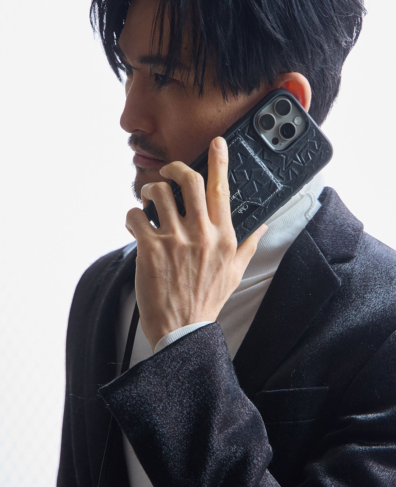 スマホケースは、意外と人の目にとまるもの。毎日手にするものだからこそ、あなたらしいお気に入りを。