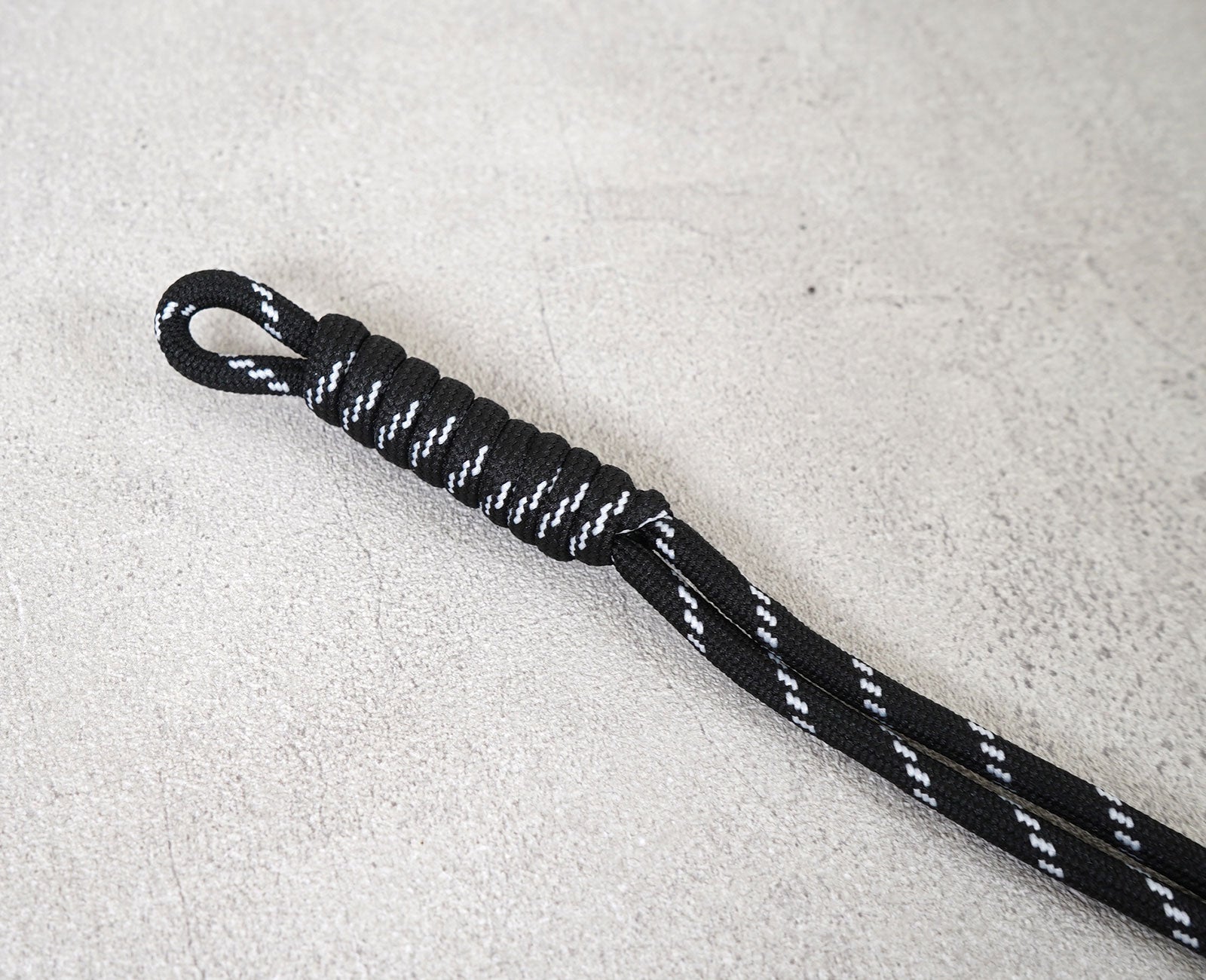 ラッキーカラーの黒は染まらない芯の強さを後押しし、自分自身を高めてくれる色。