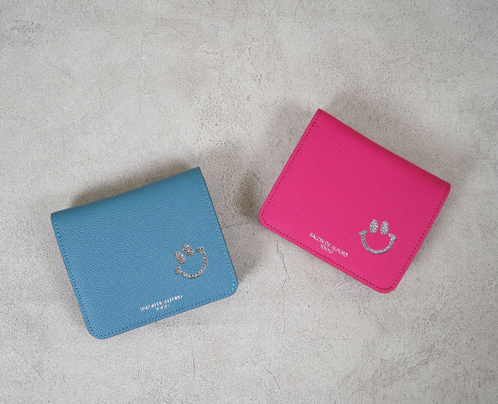 エレガントなアクセントカラーは、手にするだけで前向きな毎日へ