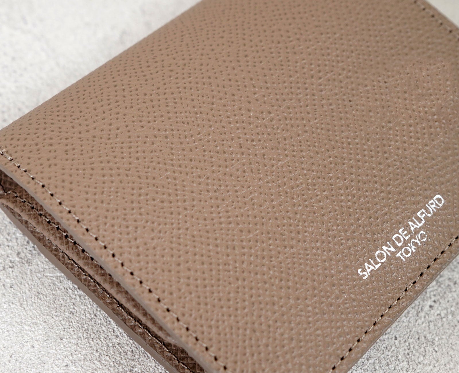 目を奪うほどの美しい質感と、上品な佇まいはまさに本物の証