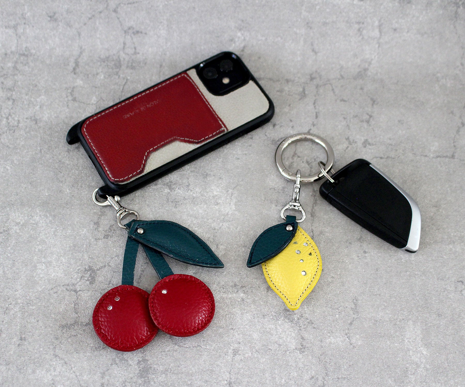 バッグチャーム以外にも、キーホルダーやスマホチャームとしてもおすすめです
