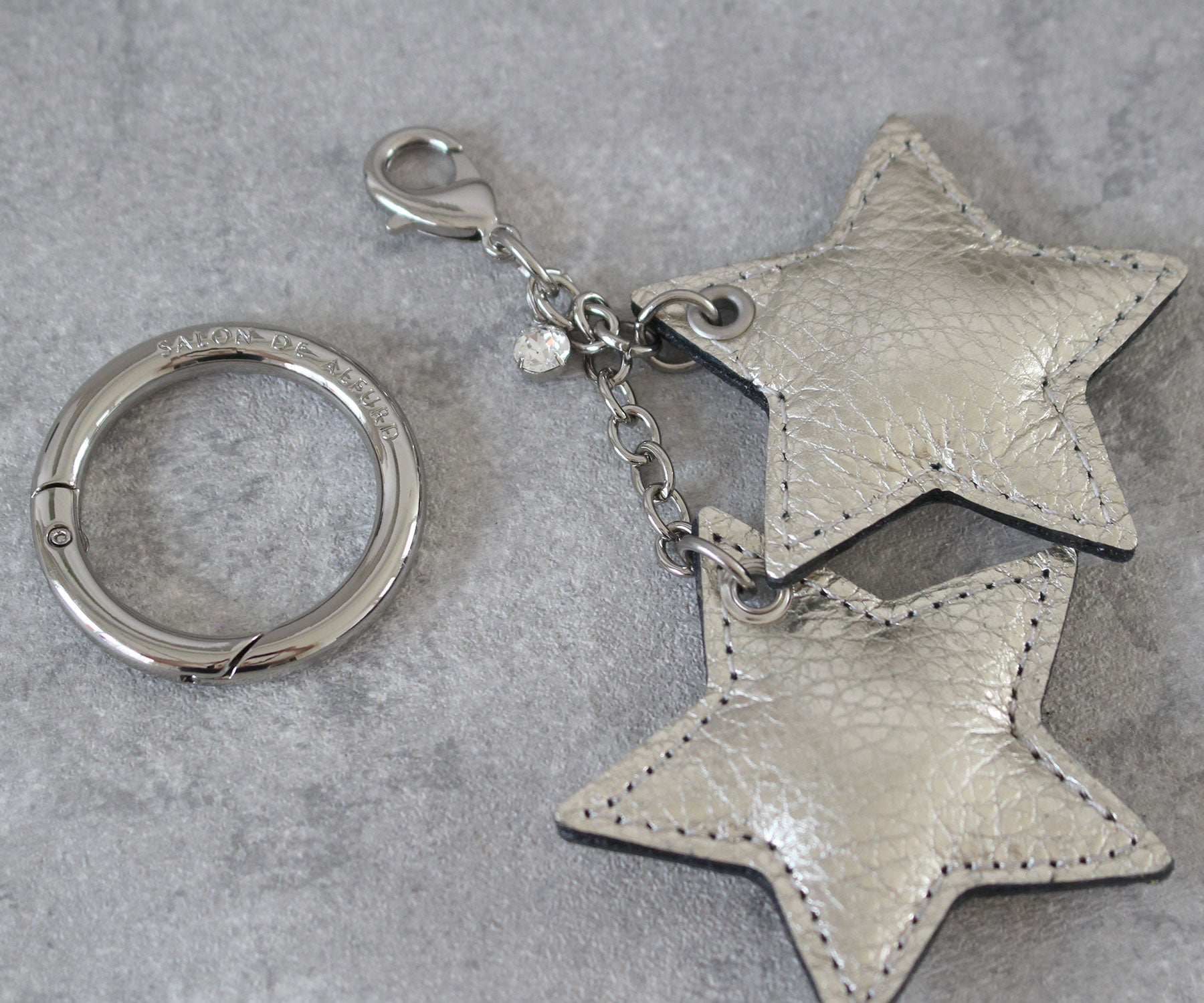 リングは取り外し可能で、用途に合わせて自由にアレンジできます。