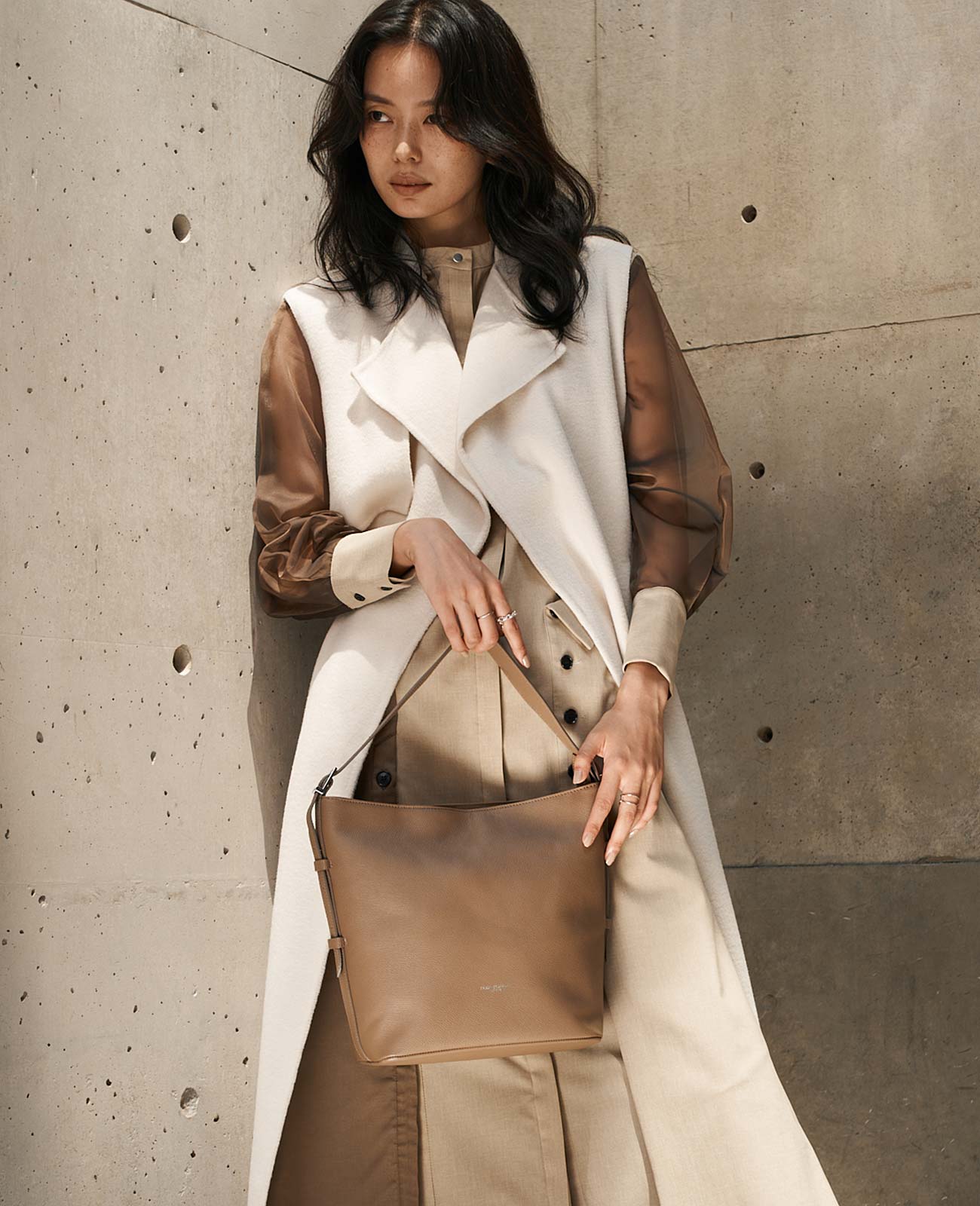 モデル着用カラー：トープ