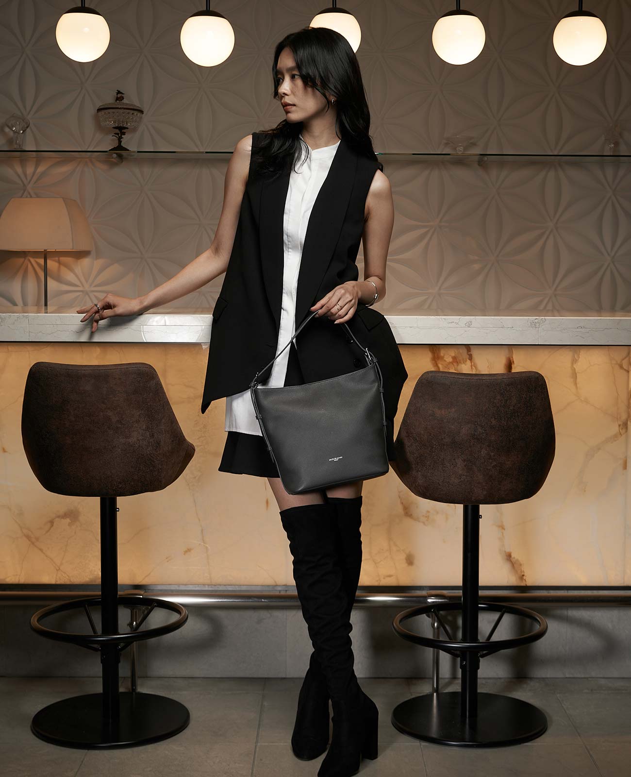 モデル着用カラー：グラファイト