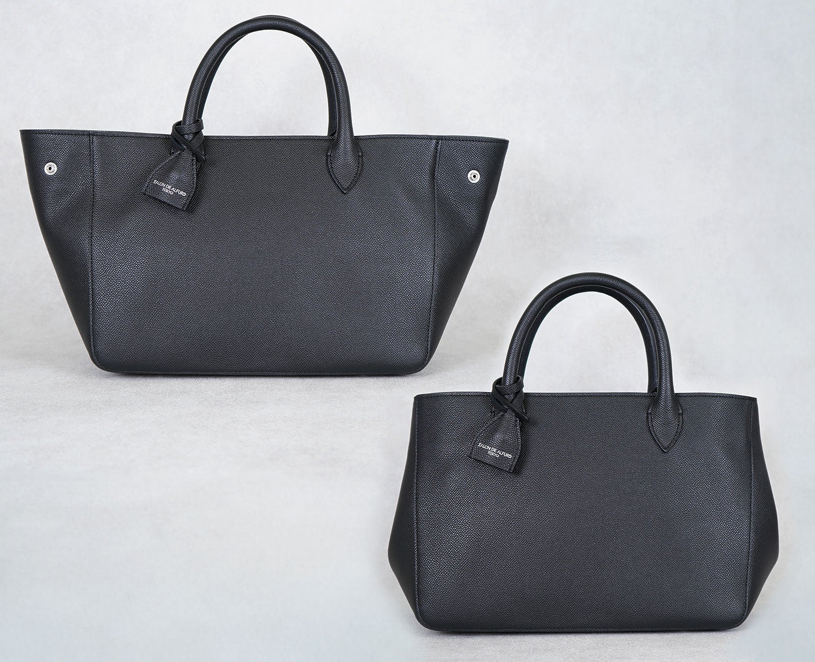 サイドを留めて、ふっくら可愛いシルエットに。
上品さの中に、ほんのり愛らしさを添えて。