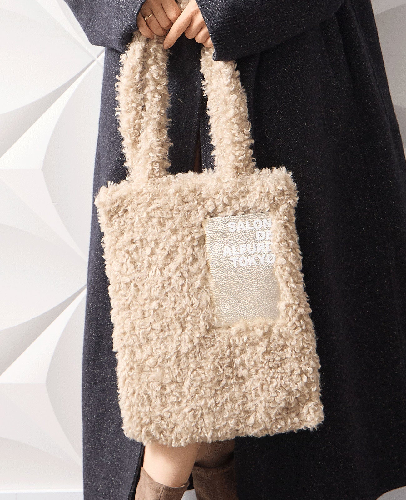 モデル着用カラー：ベージュ